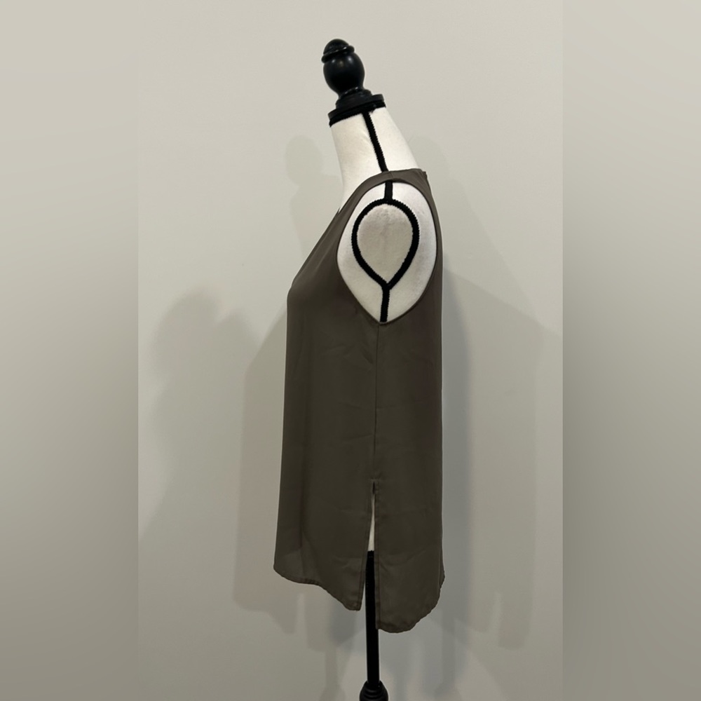 Lush Sleeveless Blouse - Picture 2 of 3